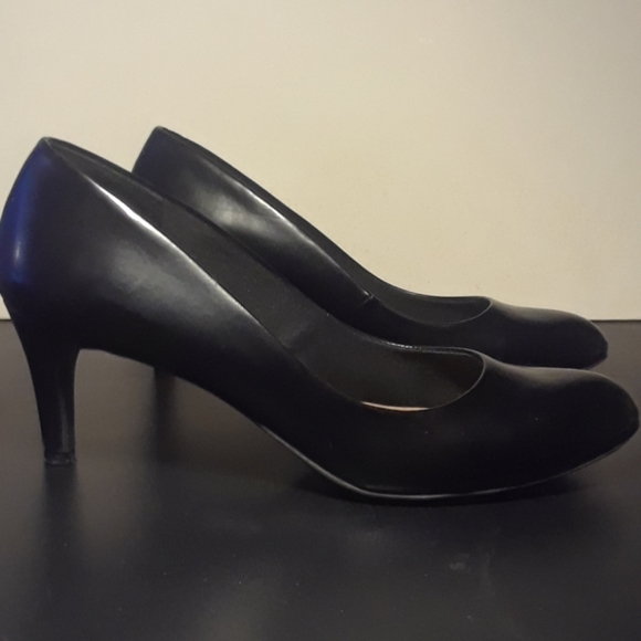 Black heels - Picture 1 of 6